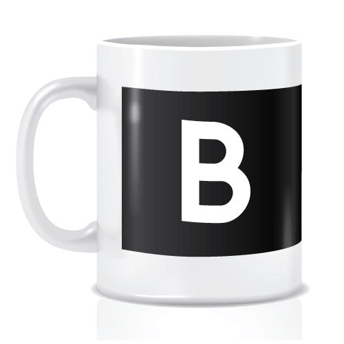 Tasse avec l'alphabet de la police Bloor-Yonge